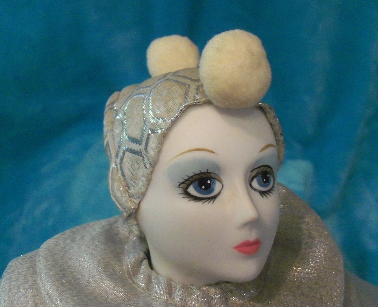 Vintage 21″ VICTORIA IMPEX Harlequin Pierrot Doll W/ Flaw-Ceramic Head, Hands