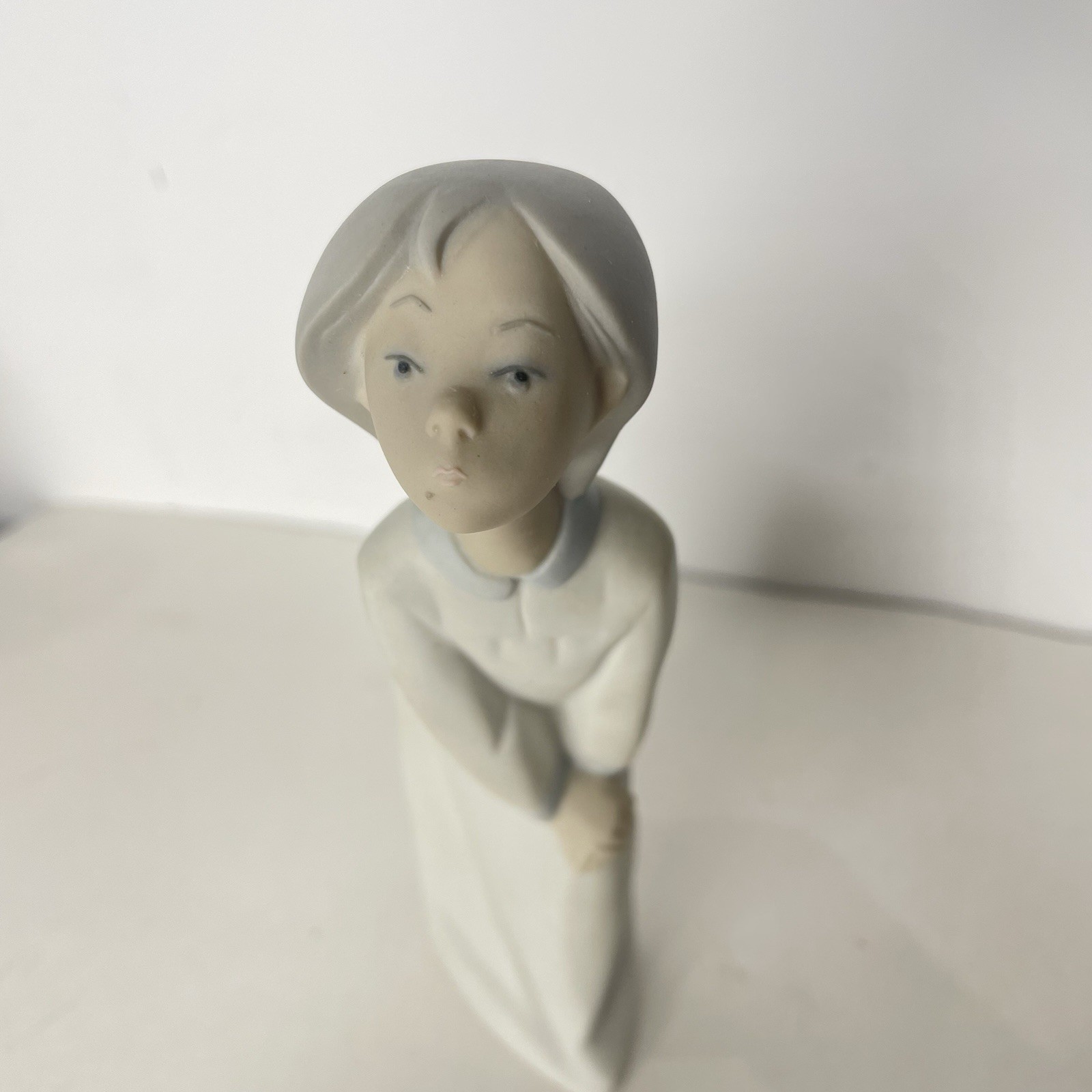 Vintage Lladro Girl Kissing Figurine 4873 Matte Glaze 7.5” Retired