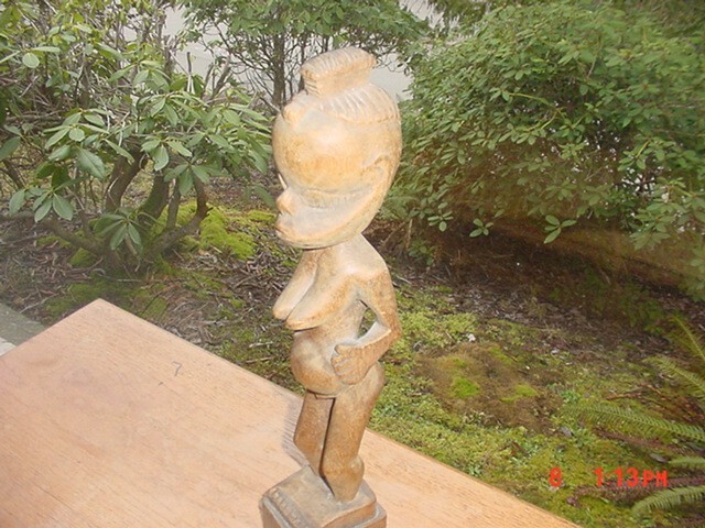 RARE VINTAGE ABORIGINIE CARVING OF WOMAN TAIWAN NATIVE 13 INCHES TALL