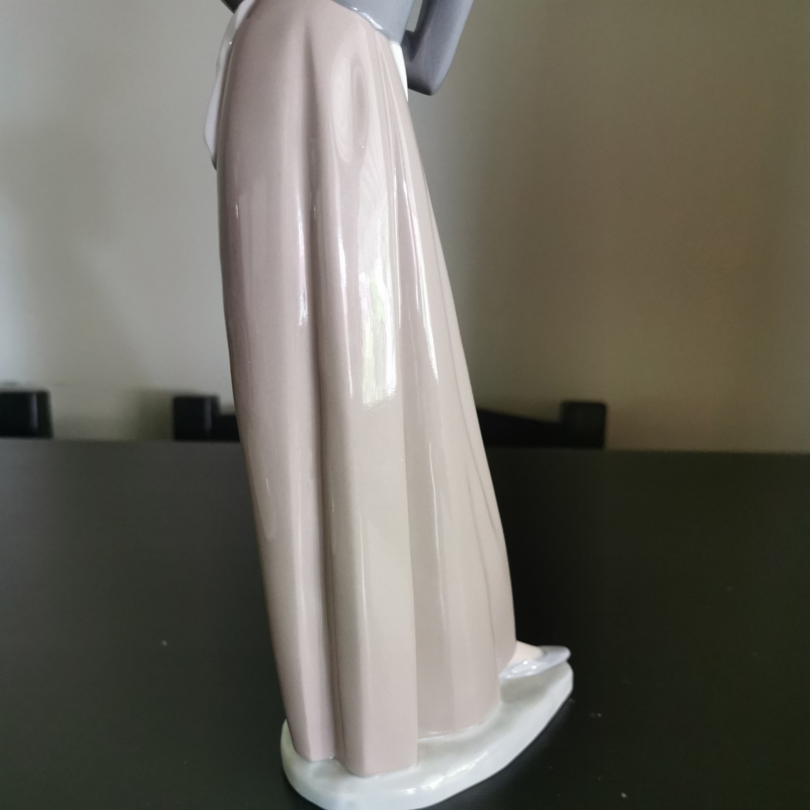 Vintage NAO By Lladro- De la Fuente Cántaro Suelo “Girl with Jug”