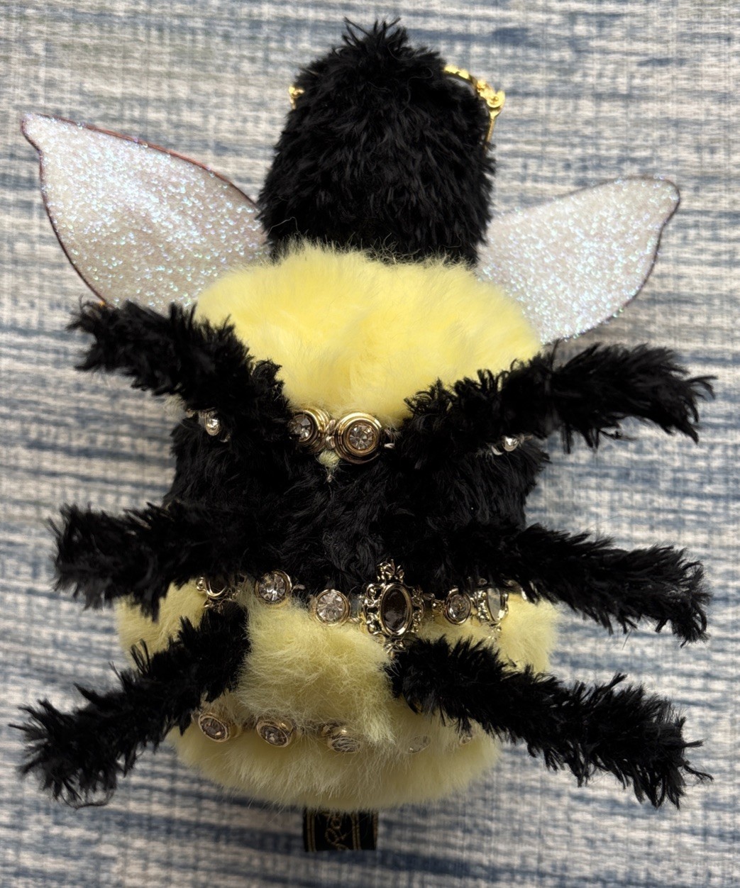 Mark Roberts Bumble Bee 51-23308 In Box W Gold Tone 13.5” Hanger