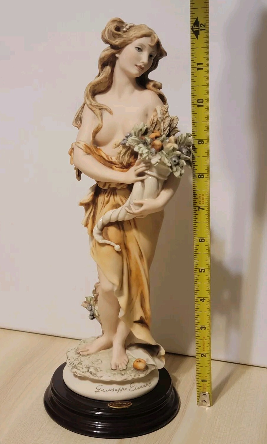 Giuseppe Armani Lady Cornucopia 0182C Figurine Capodimonte Florence Porcelain
