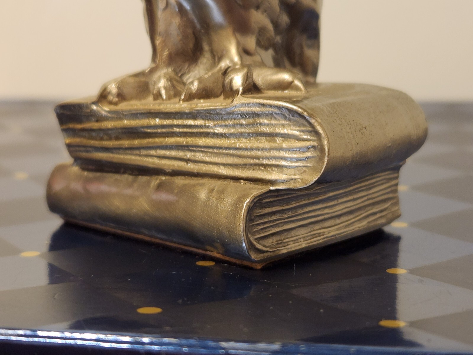 BEAUTIFUL VINTAGE 4.75″ PEWTER OWL FIGURINE OWL SITTING ON SACK OF BOOKS HEAVY
