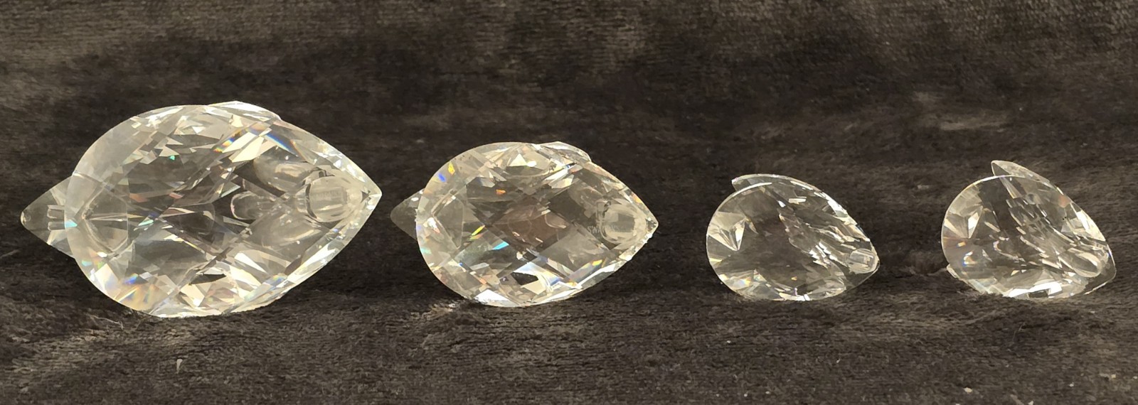 4 SWAROVSKI Beauties of The Lake Crystal Swans