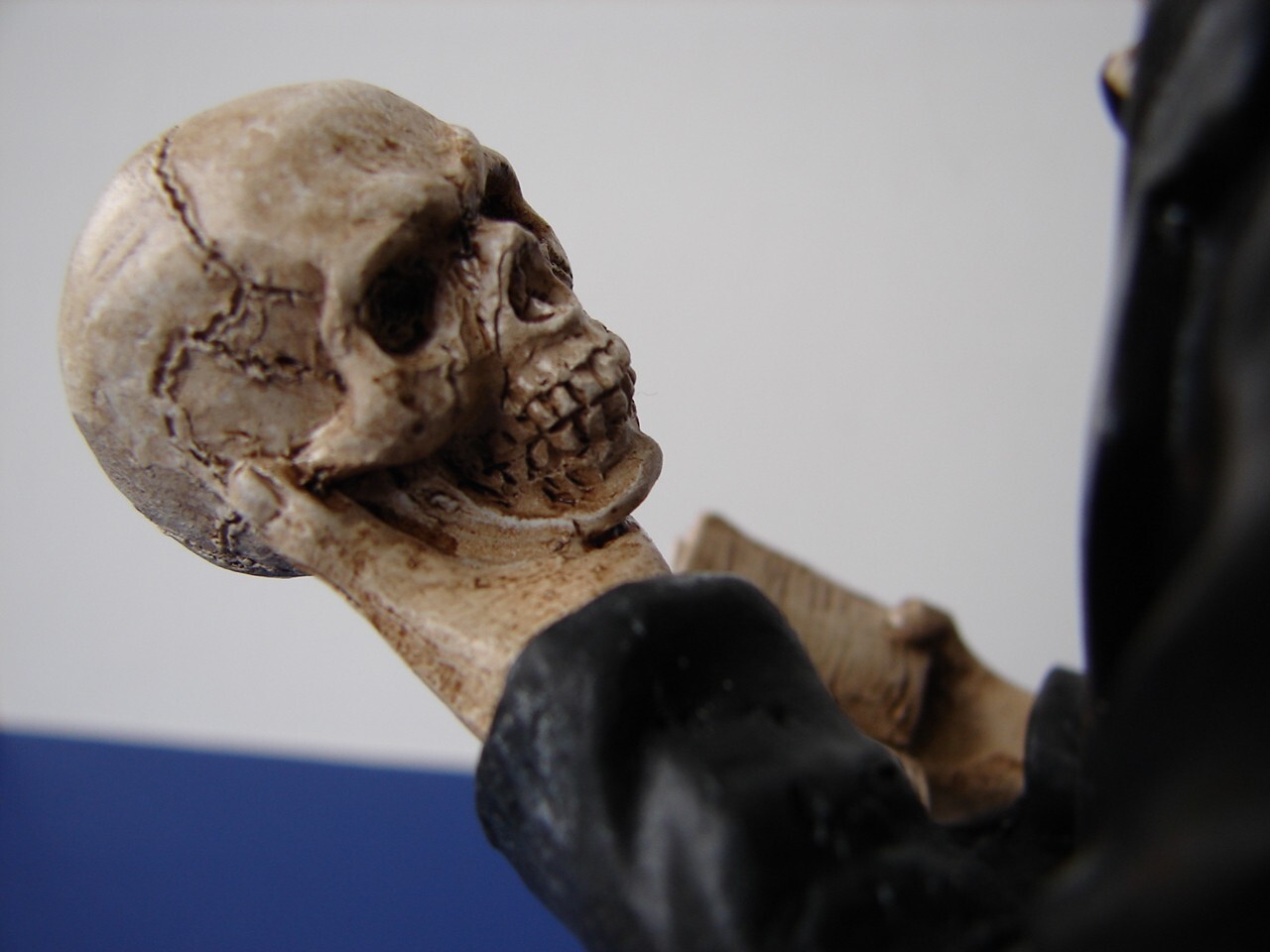 Edgar Allan Poe Resin Figurine On Toilet with Raven Skull & Book Super Cool Item