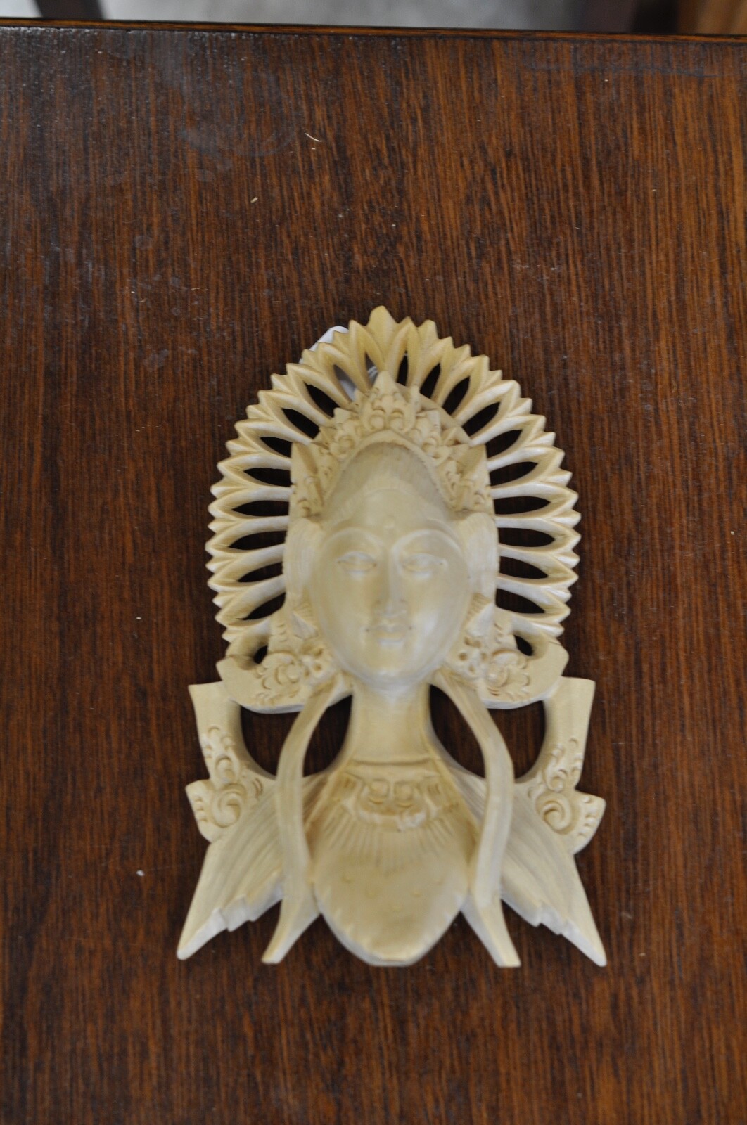 Beautiful Unique Hand Carved Handmade Wooden Queen 9 X 5 X 3 In