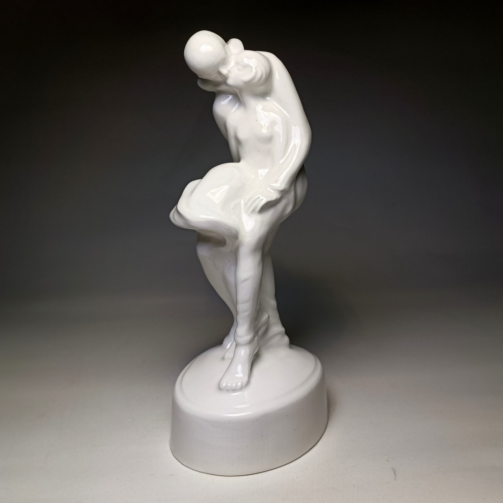 Art deco sculpture – Kissing couple in love – 21.5 cm – Porcelain