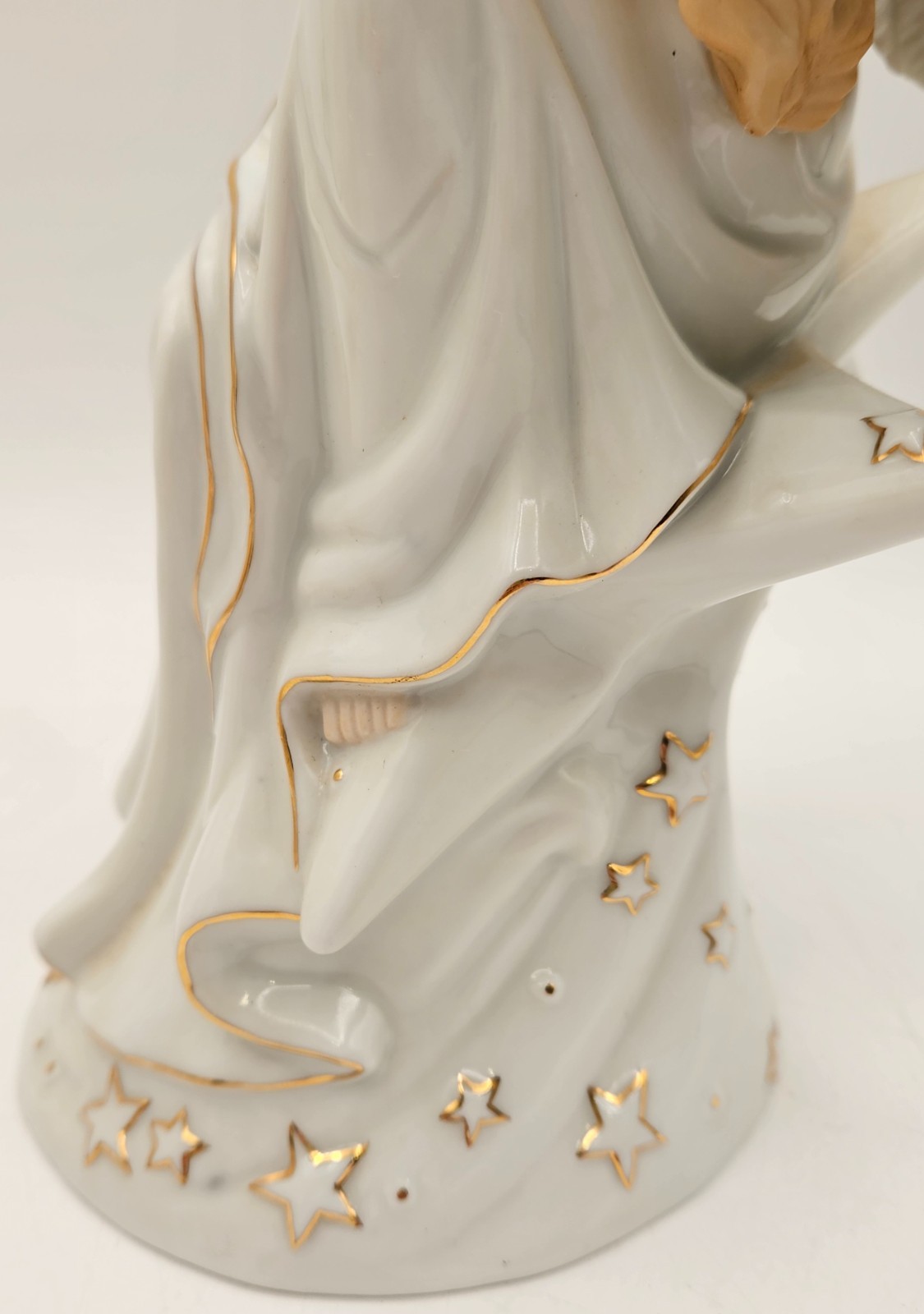 Angel Playing Flute Porcelain Wind Up Music Box Figurine Stars Gold Trim 9″