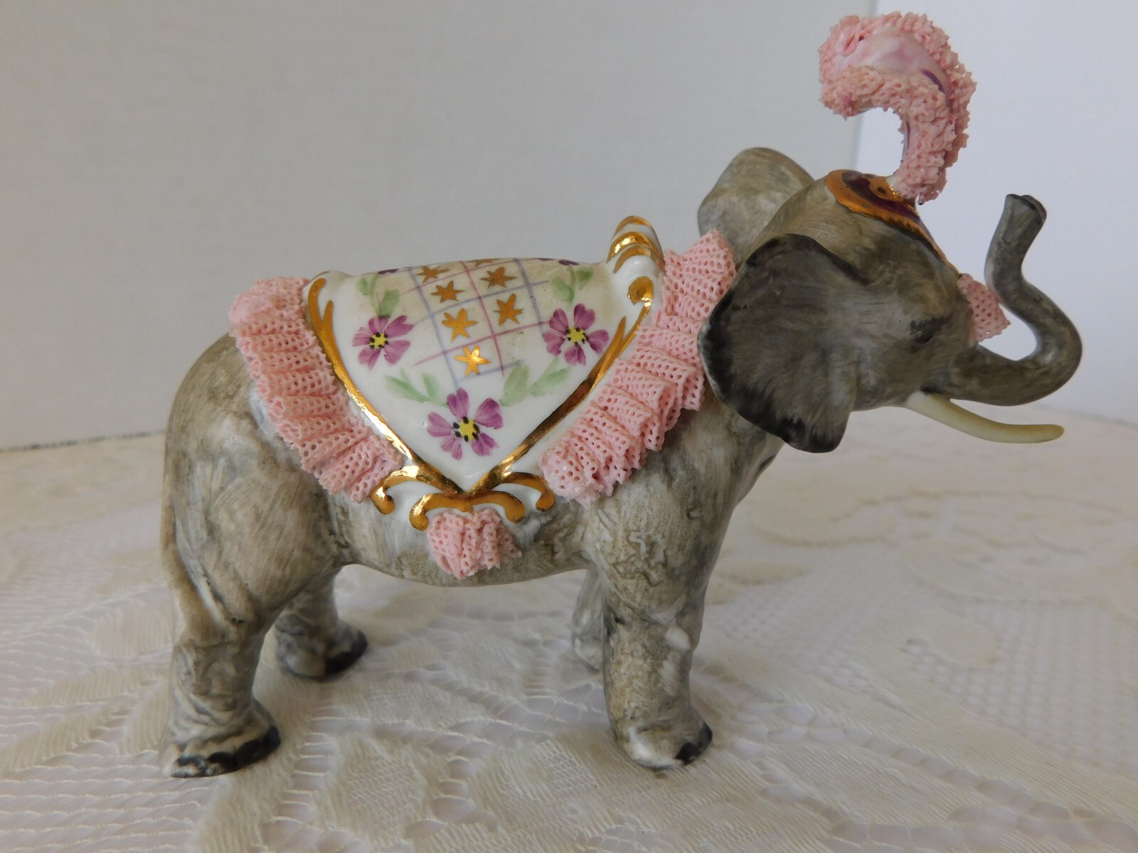 MULLER VOLKSTEDT IRISH DRESDEN FIGURE PORCELAIN LACE – CIRCUS ELEPHANT +BLANKET