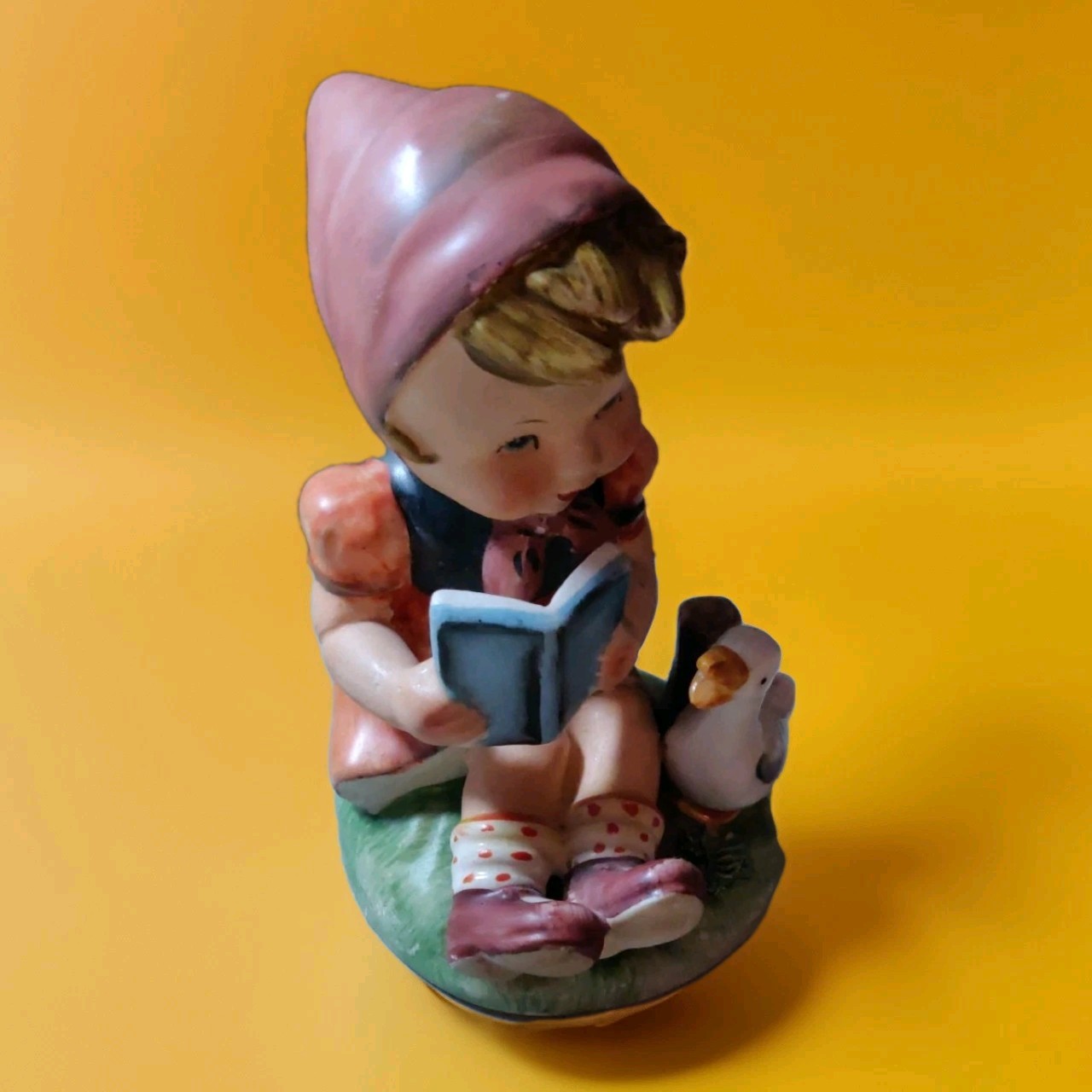Vintage 5 1/2 in Wales Porcelain Girl made in Japan