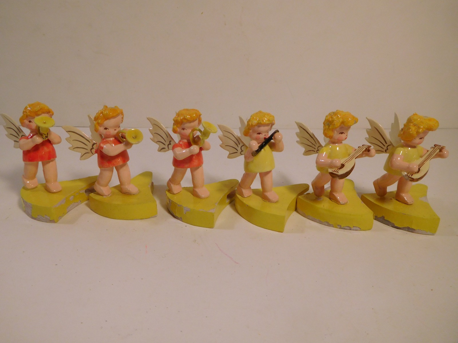Vintage 2″ Tall Wood Angels Playing Instruments – Lot of Six