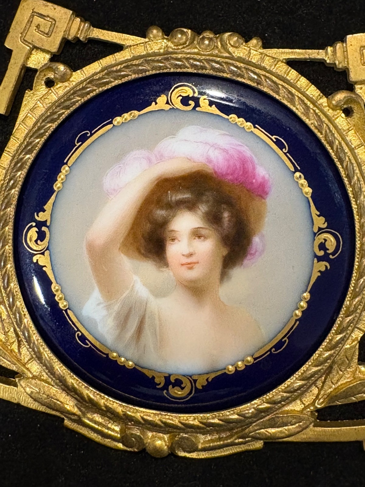 ANTIQUE HAND PAINTED PORCELAIN PORTRAIT PLAQUE WITH ORNATE GILT FRAME