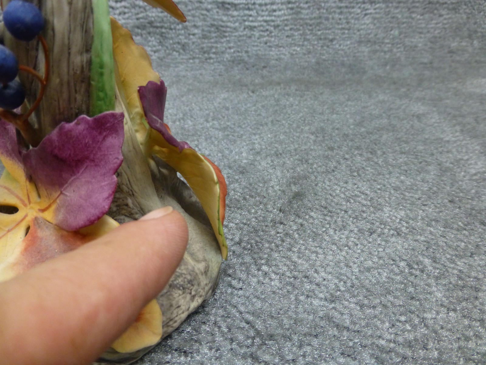 Boehm Porcelain Figurine Chickadee On Chestnut Branch Leaves Stone 10″ AMAZING