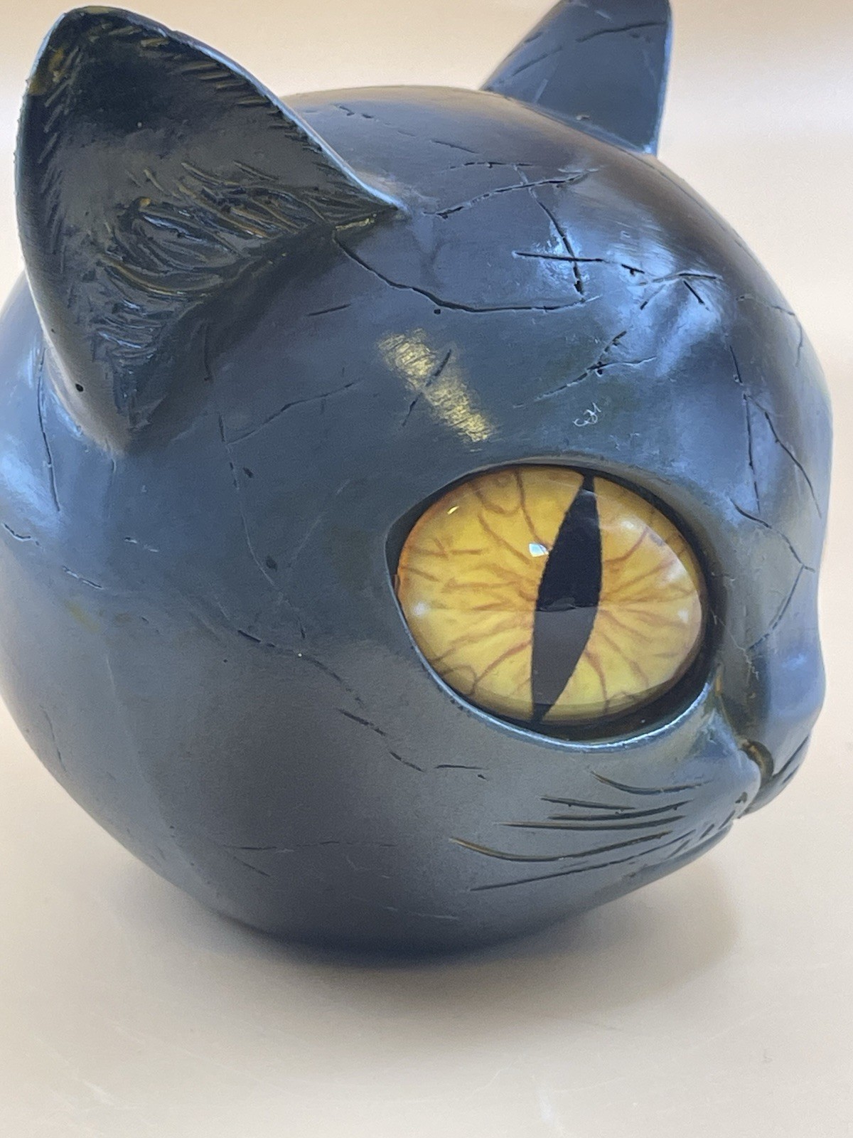 Hand-Painted Resin Marble Texture Cat Head Gothic Theme Yellow Eyes Faux Stone