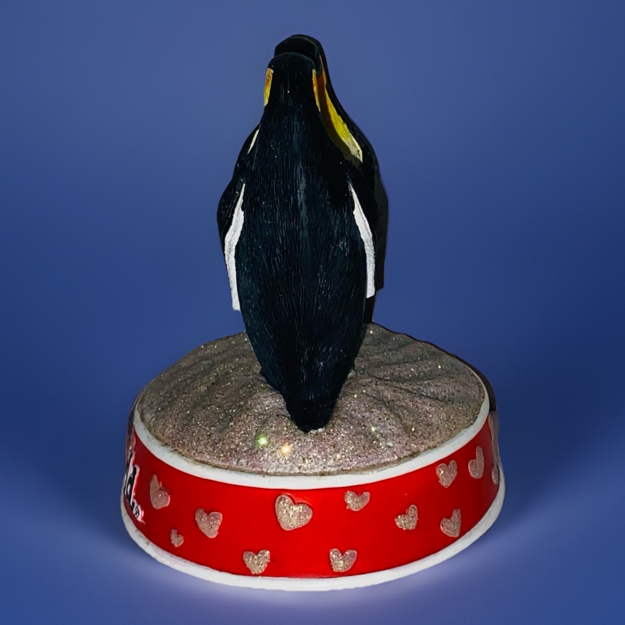 SeaWorld Parks Emperor Penguin Heart Shape Ceramic Figurine Excellent