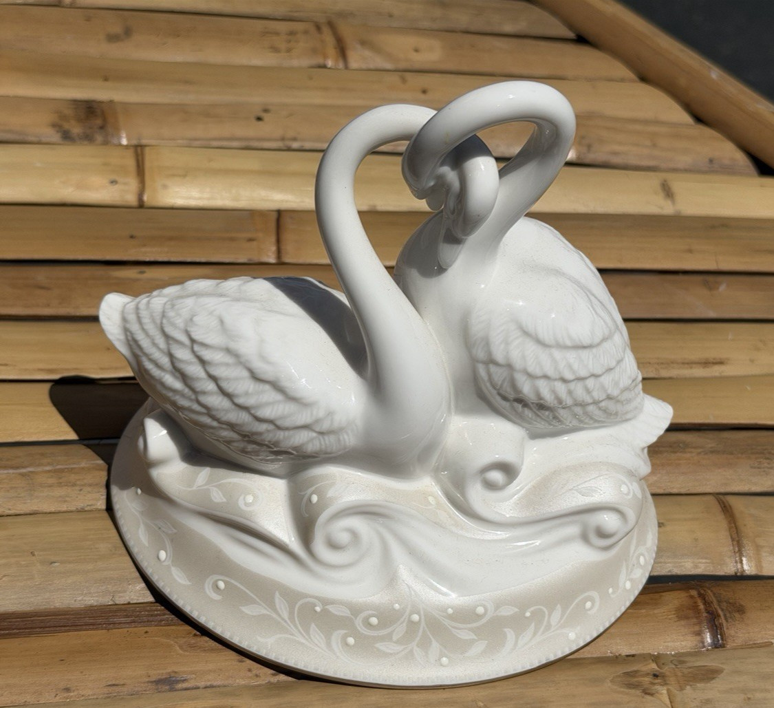 Lenox Wedding Promises Opal Innocence Swans Cake Topper Centerpiece EXCLNT Cond