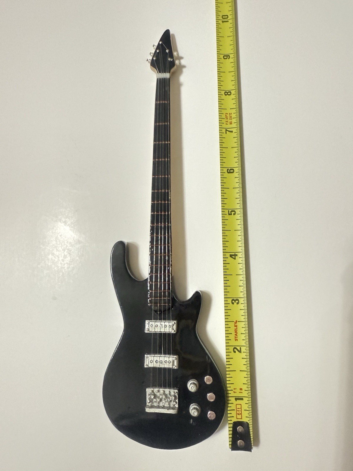 Mini Guitars 12 pieces