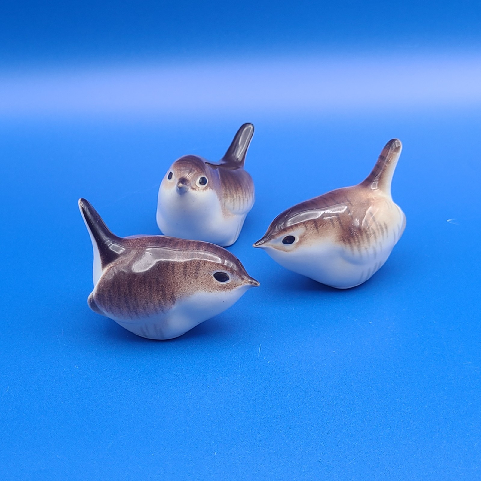 Trio Vintage Lomonosov Russia Wren Figurines 1.75″ x 2.5″ ONE REPAIRED FREE SHIP