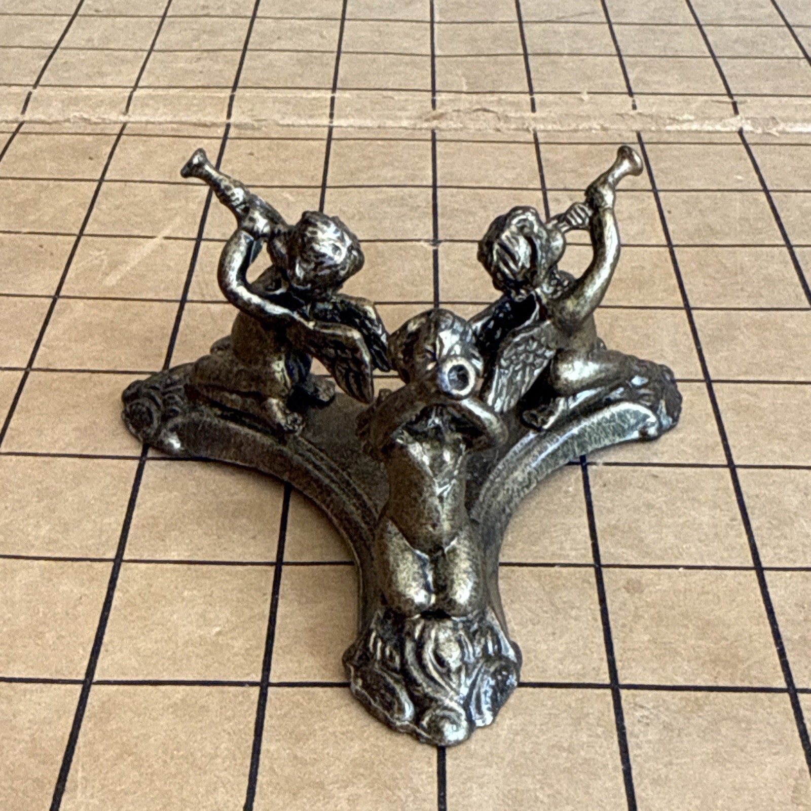 Vintage Cast Metal Figurine 3 Angels Cherubs Blowing Horns Candle Trinket Holder
