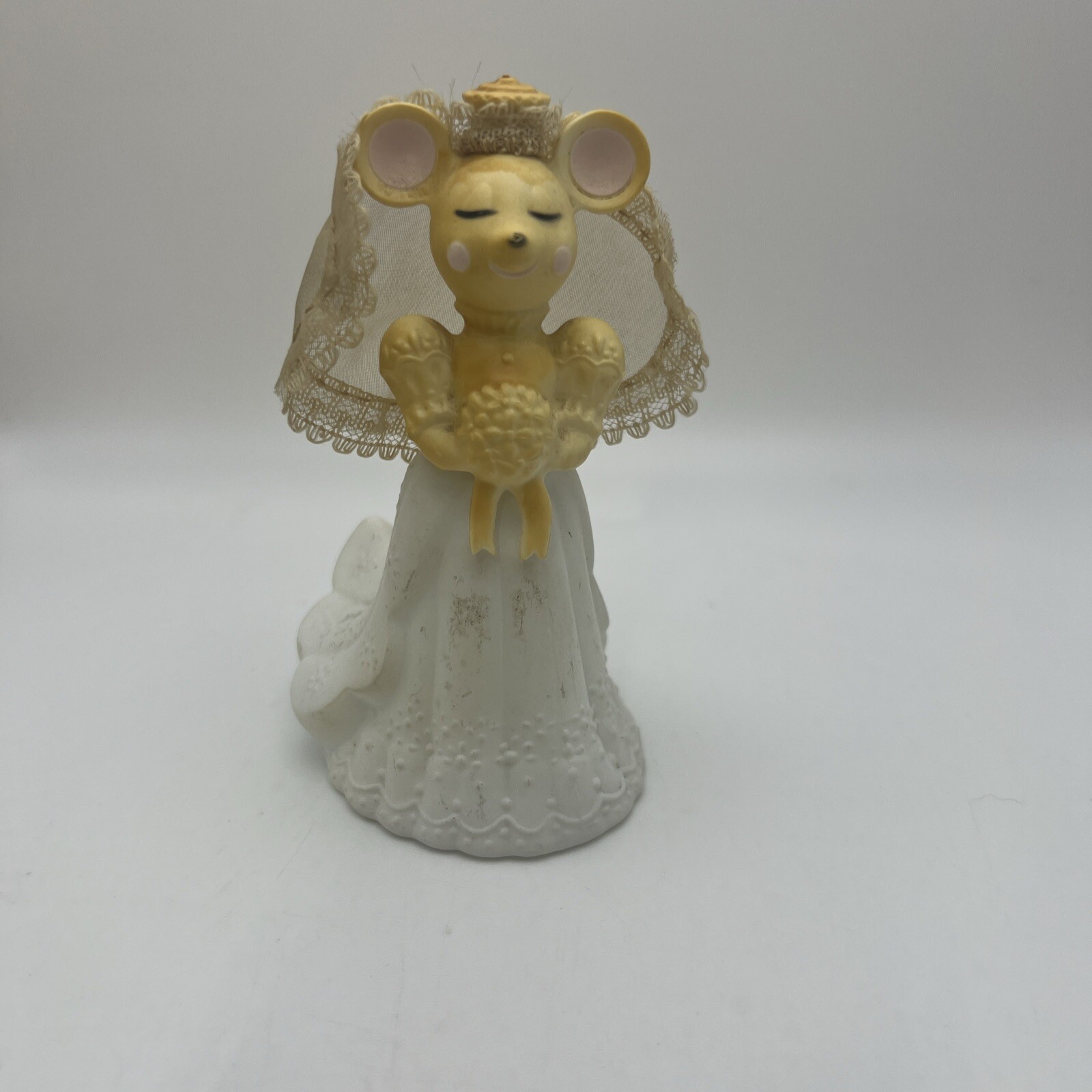 Avon Bride Mouse Perfume Bottle Figurine White Vintage With Vail 4” Tall USA