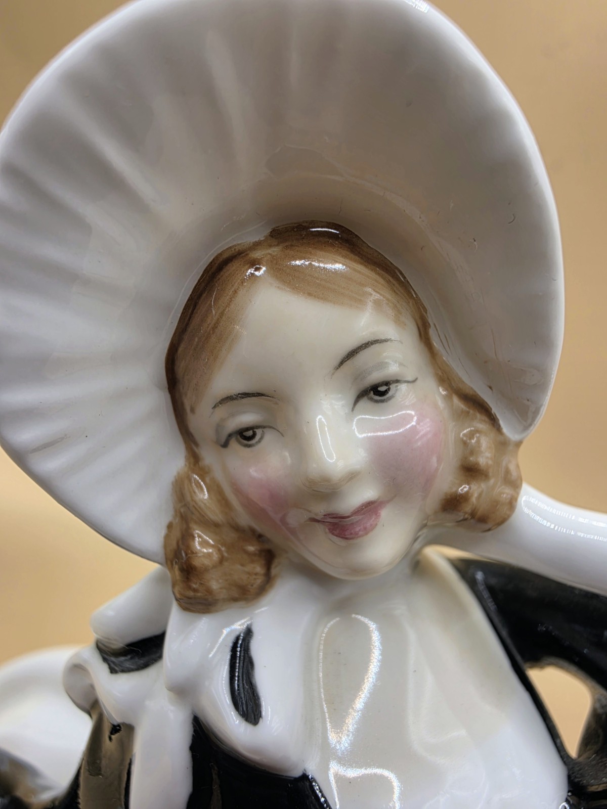 Vintage Royal Doulton “Autumn Breezes” Figurine HN 2147 — Rare Black & White