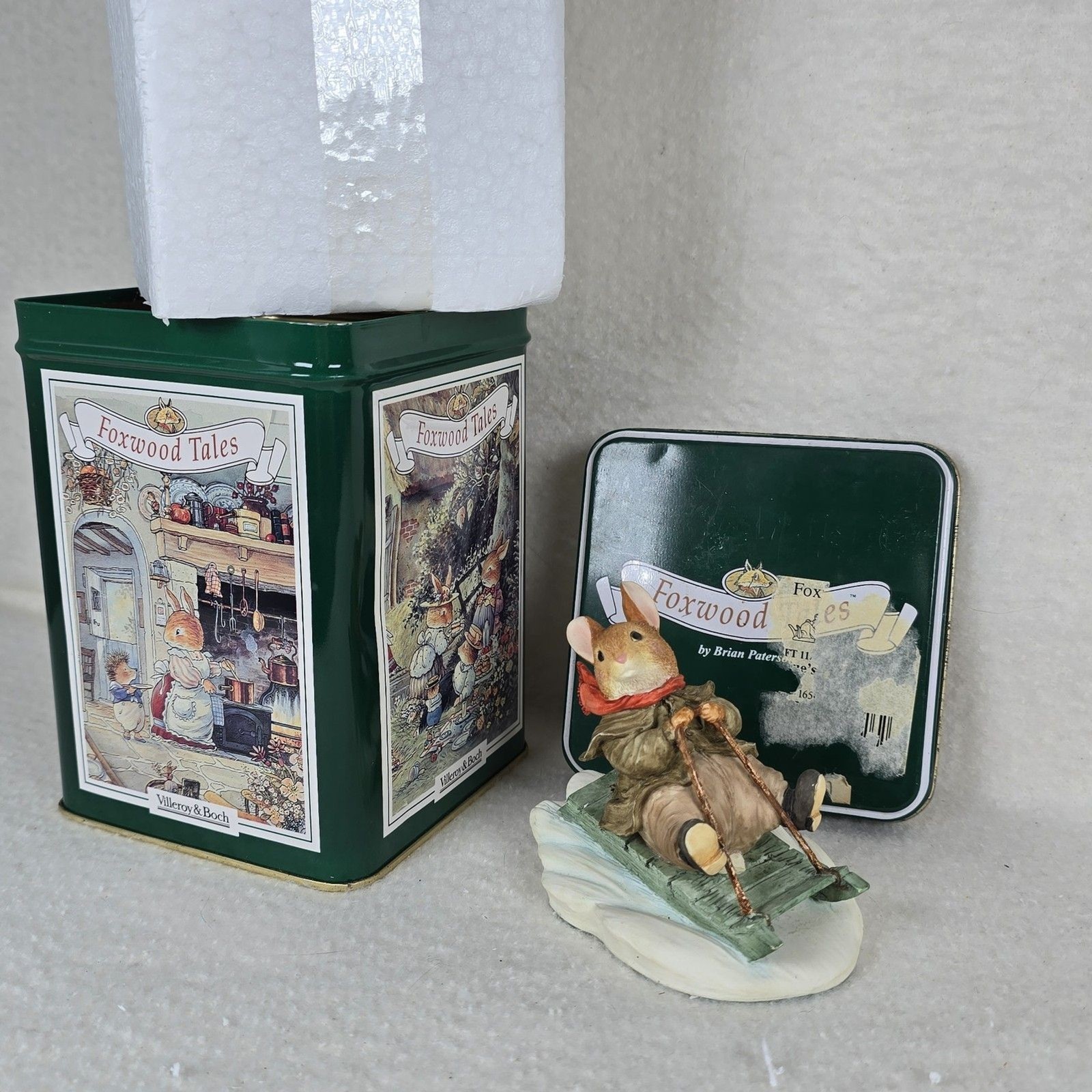 Foxwood Tales Villeroy & Boch Rue Rabbit Fun In The Snow FT16 1996 W Tin