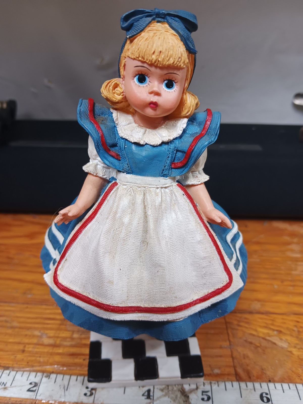 1999 Madame Alexander 6″ Alice in Wonderland Figurine Limited Edition Numbered