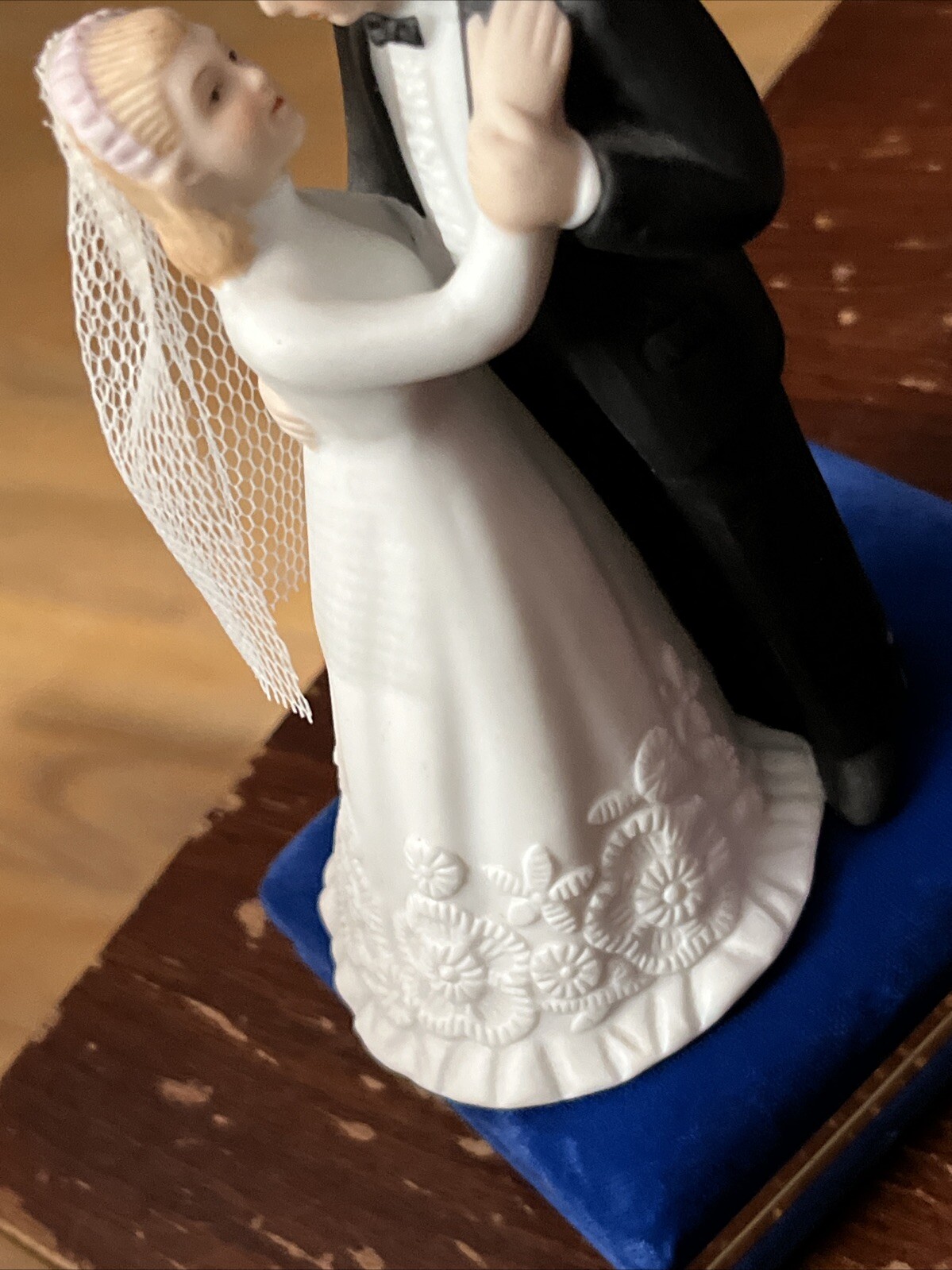 Vintage 1985 Lefton Hand Painted Taiwan Bride and Groom Figure 5.5”H