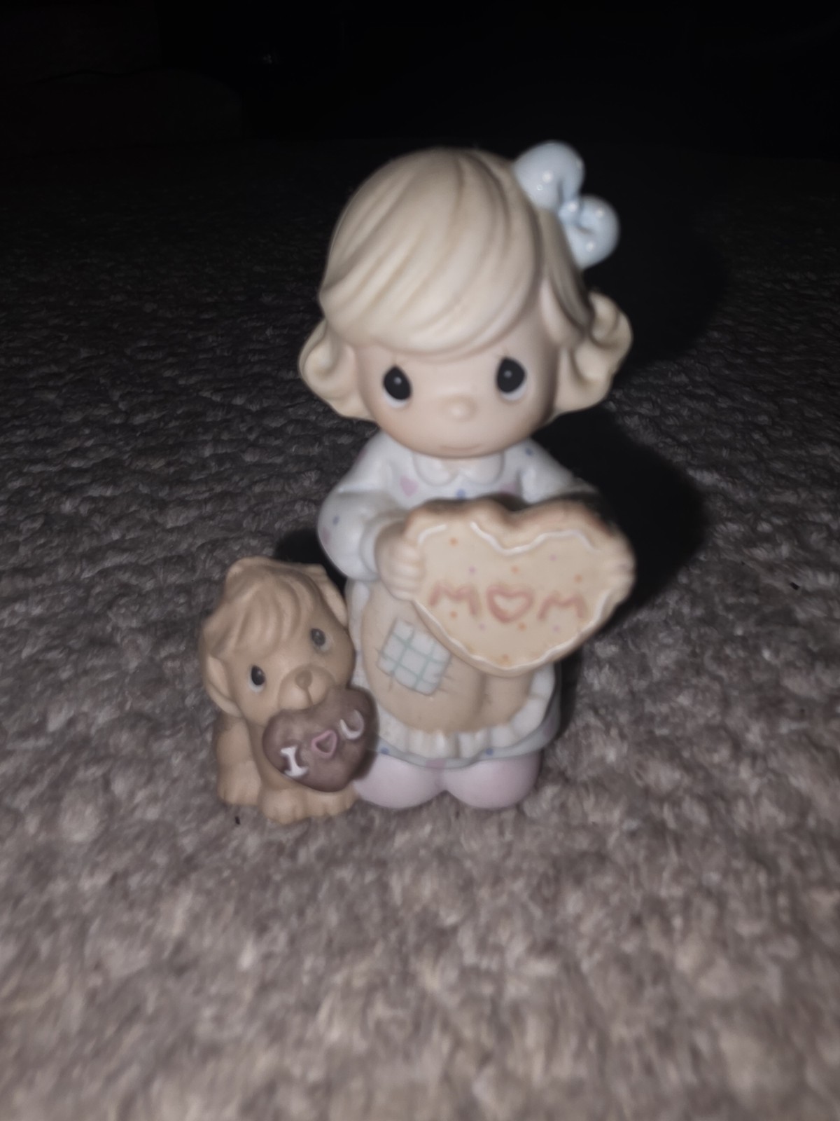 Precious Moments Mom & Puppy 3.5″E Enesco Imports 104850 Made 2001 I love U MOM
