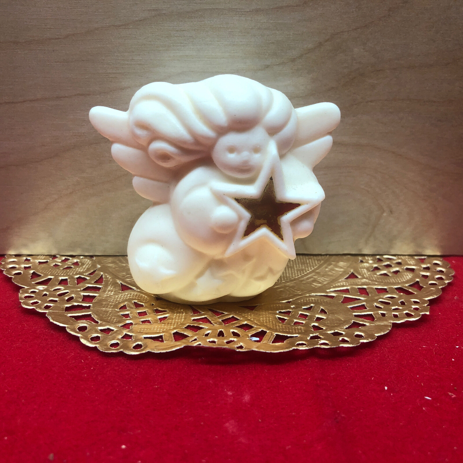 Avon Gift Collections Heavenly Angel Pomettein box VTG