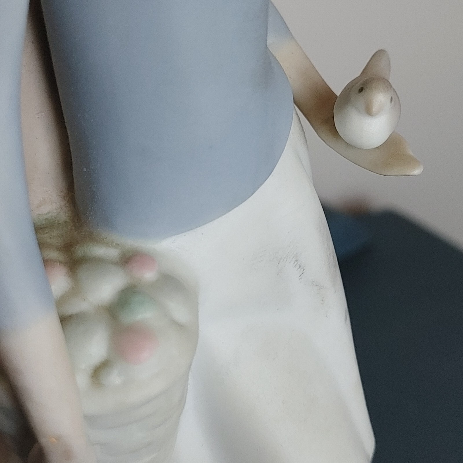 Vtg NAO LLADRO Girl with Bird in Hand Figurine Matte Finish 10-1/2″ Stamped R1