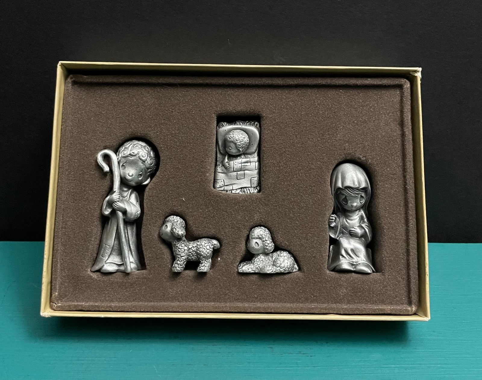 Precious Moments Pewter Nativity Set Mary Joseph Jesus Diorama Mini Figurines