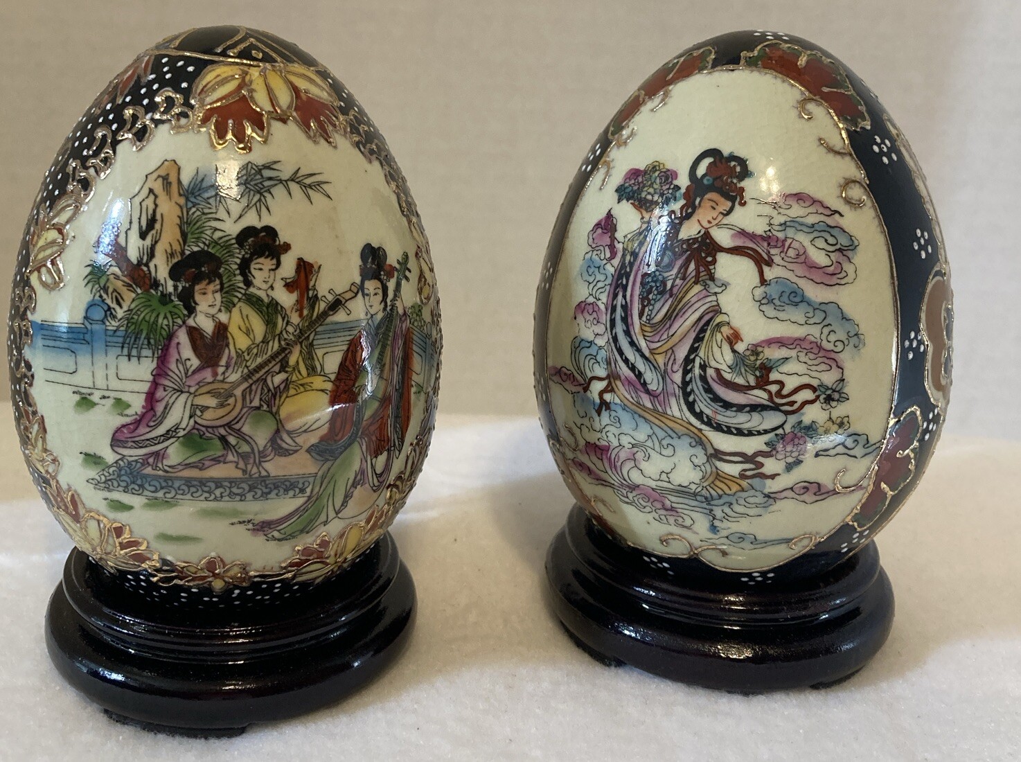 Yi Lin Arts And Treasures Set Of 2 Porcelain Hand Painted Eggs With Wooden Bases