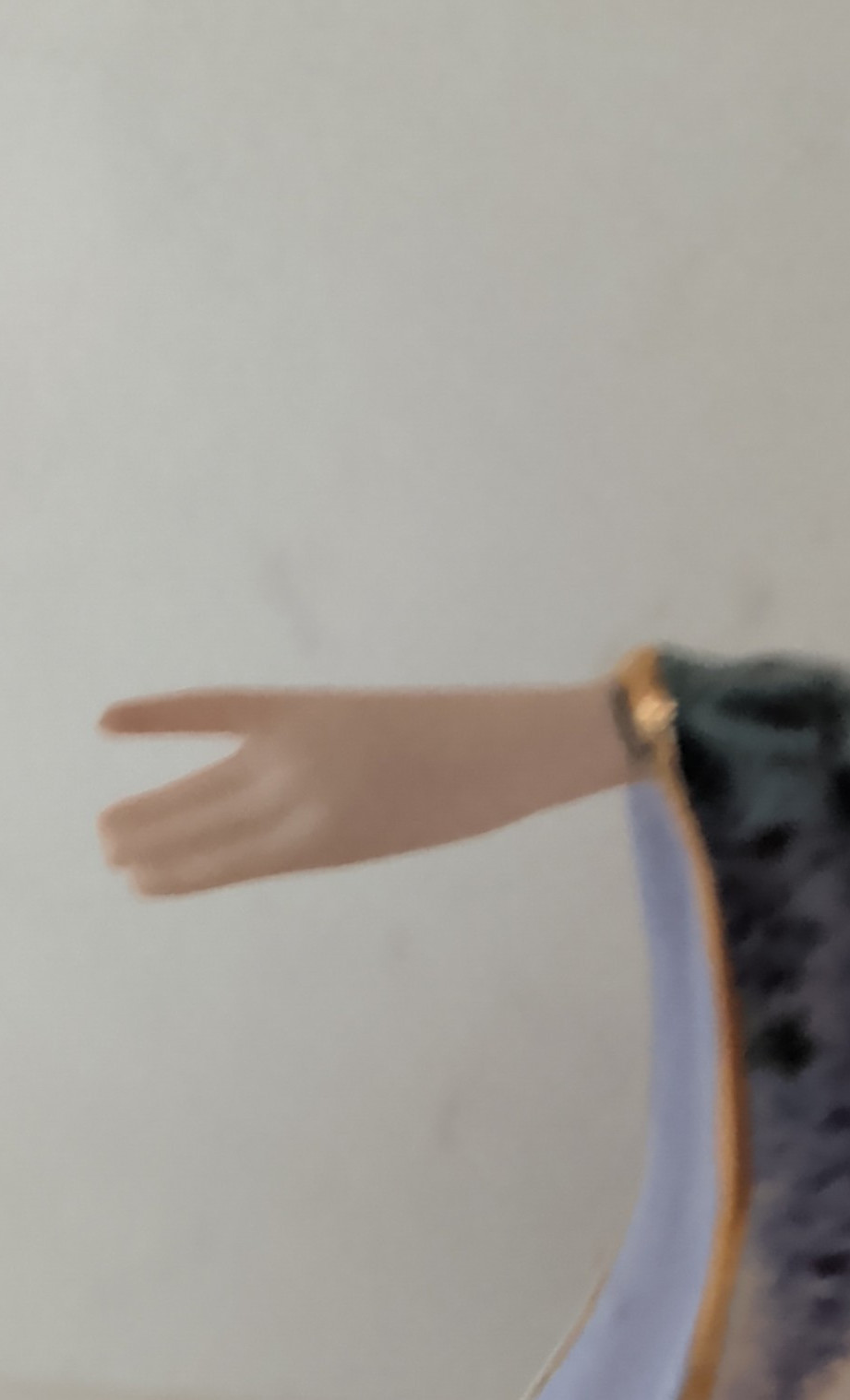Bradford Exchange ‘Delicate Elegance’ Silken Whispers. 1st Issue Figurine