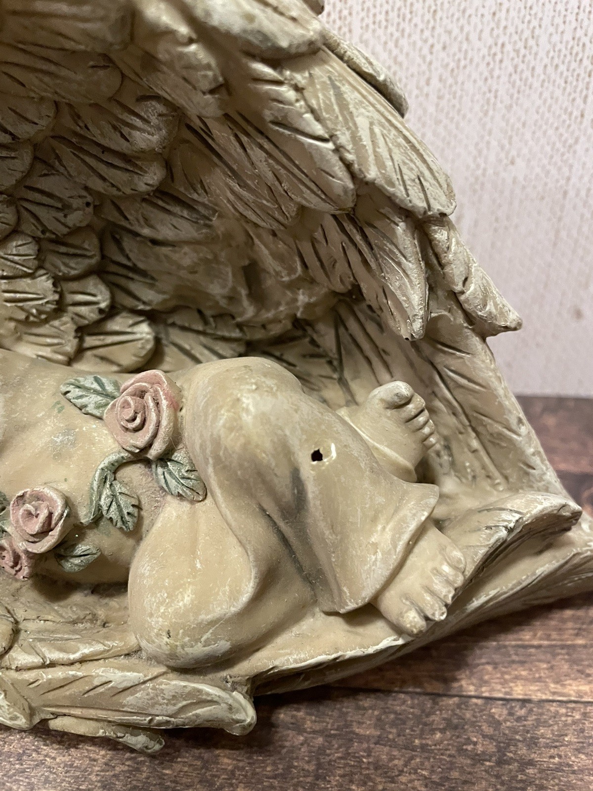 Resin Sleeping Child in Wings Feathers Statue Figurine Indoor Outdoor roses