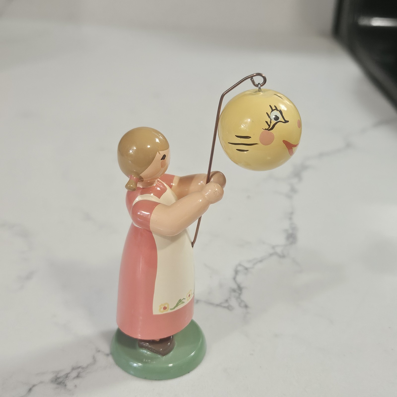 Vintage ERZGEBIRGE GERMANY GIrl w/ Face BALLOON Wooden FIGURE