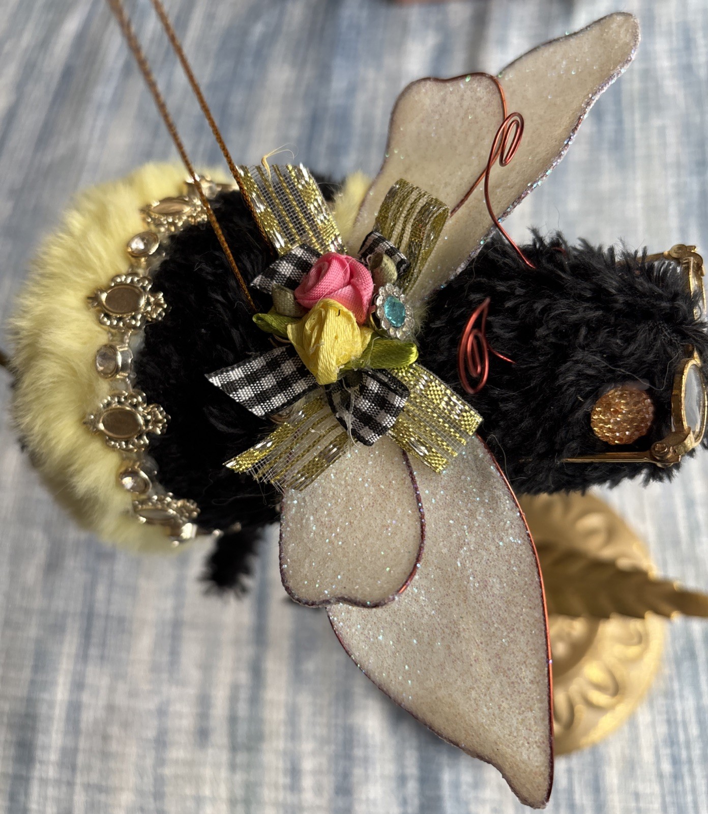 Mark Roberts Bumble Bee 51-23308 In Box W Gold Tone 13.5” Hanger