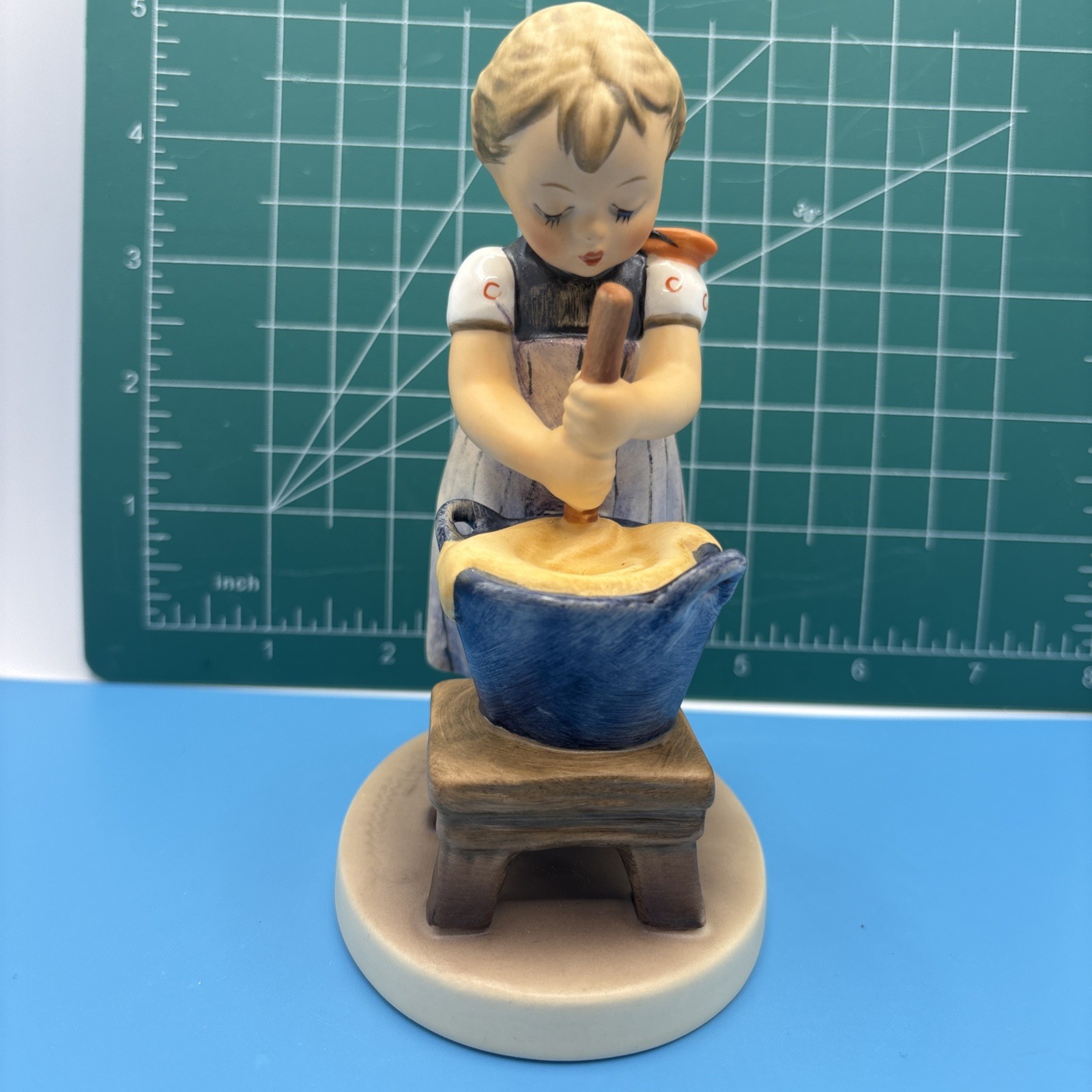Hummel Goebel Multicolor Porcelain Figurine #330 Baking Day 1955 W/ Germany