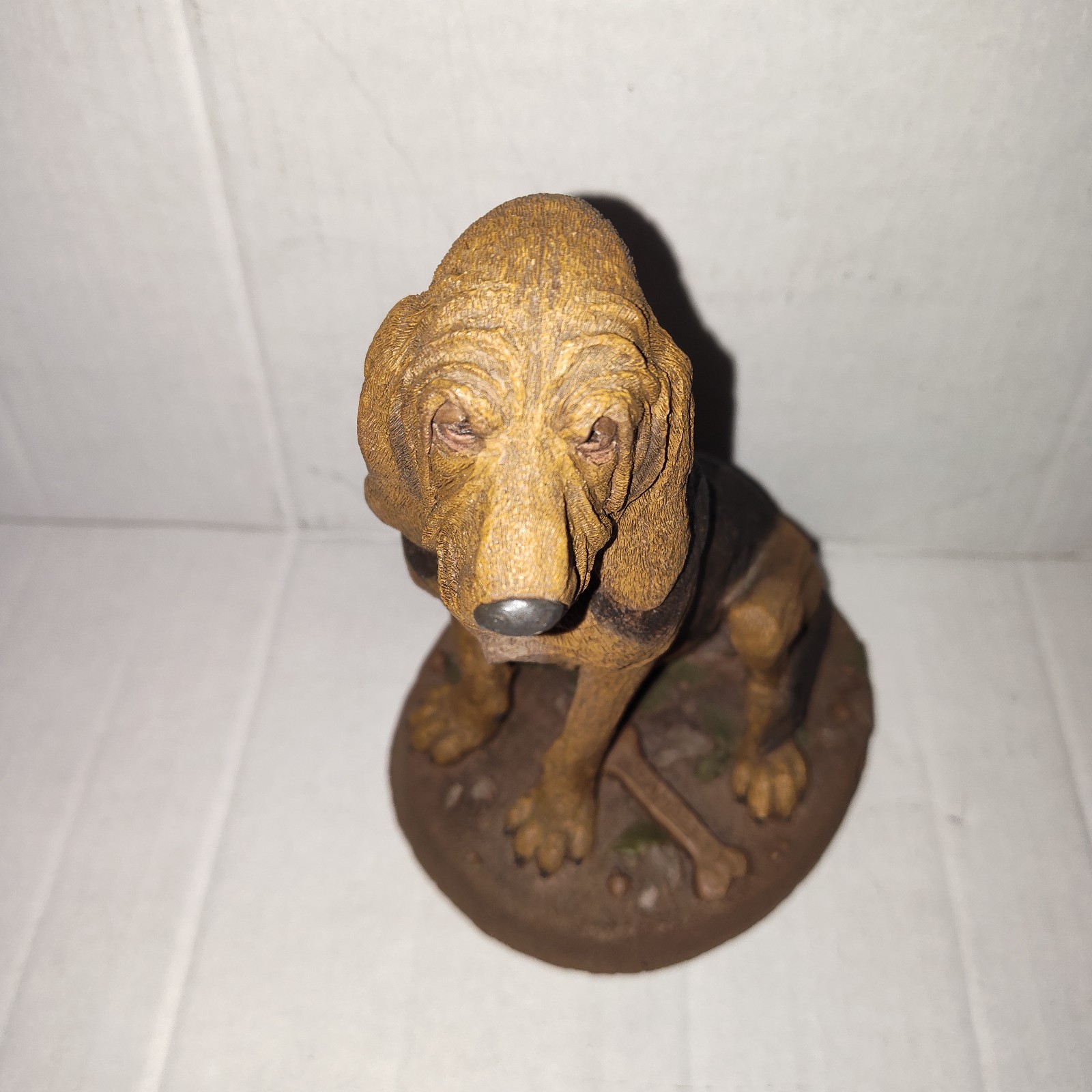 VTG 1990s Cairn Studio Bloodhound Dog Figurine by Wulff – Resin Statue 6.5″