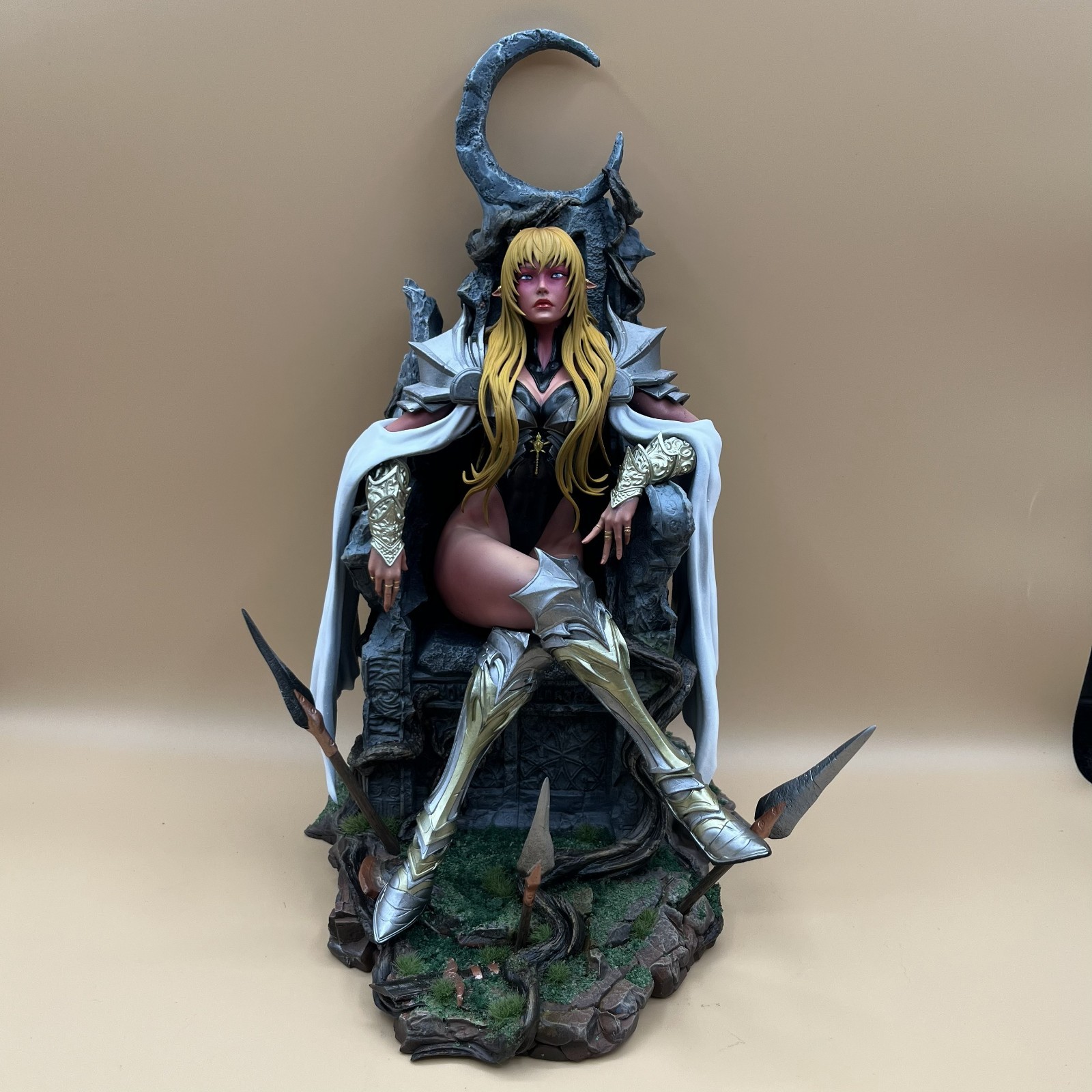 Elf Warrior Queen – Hand painted statue/figurine