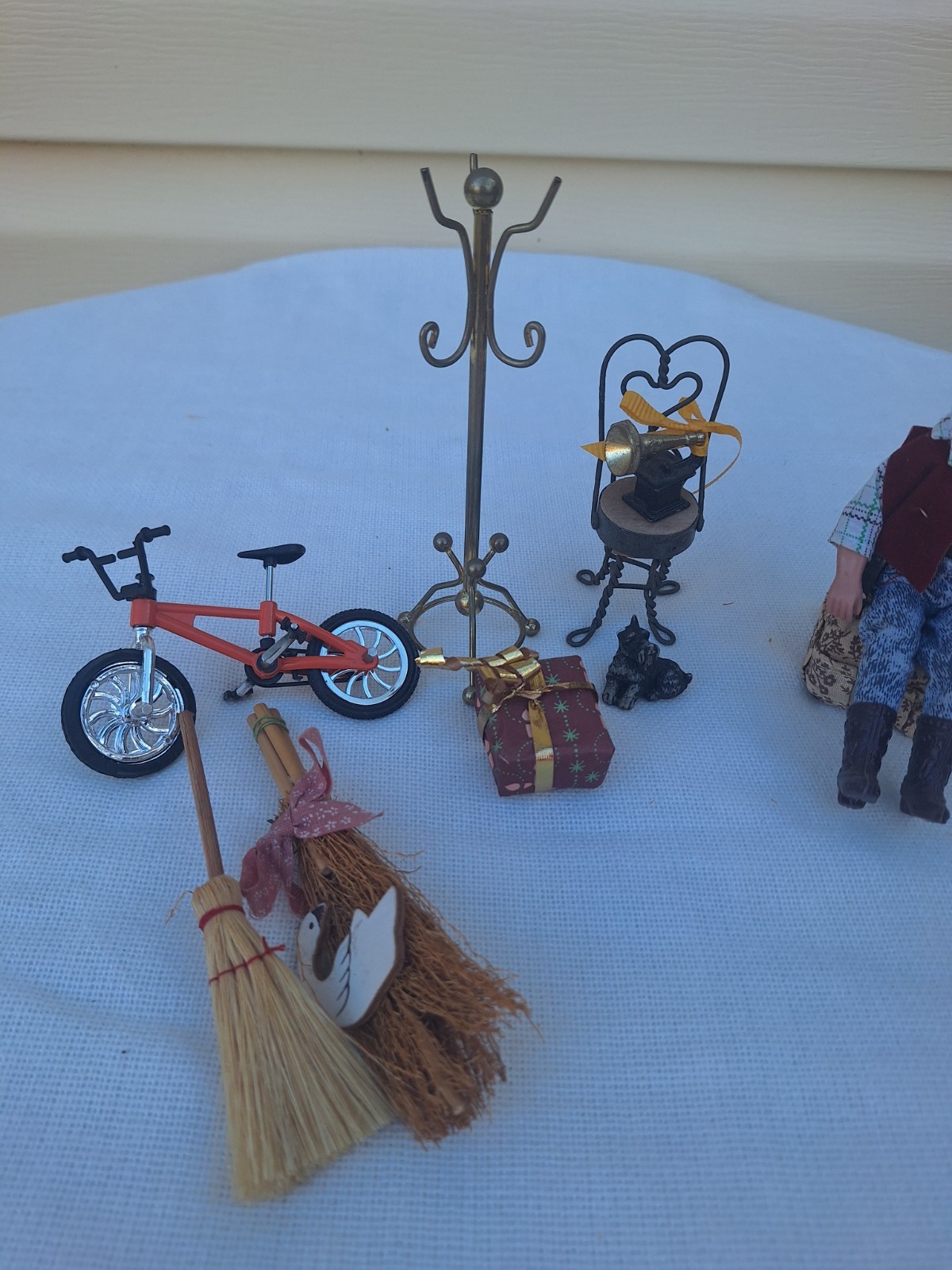 Warm Vintage Miniature Set – Mixed Materials – Charming & Detailed