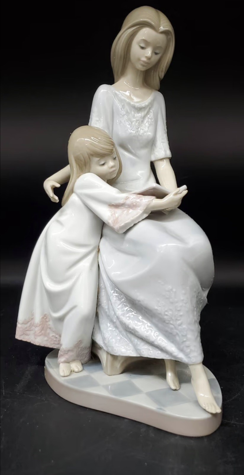 Lladro Figurine BEDTIME STORY MOTHER AND CHILD #5457 Retired Mint Original Box