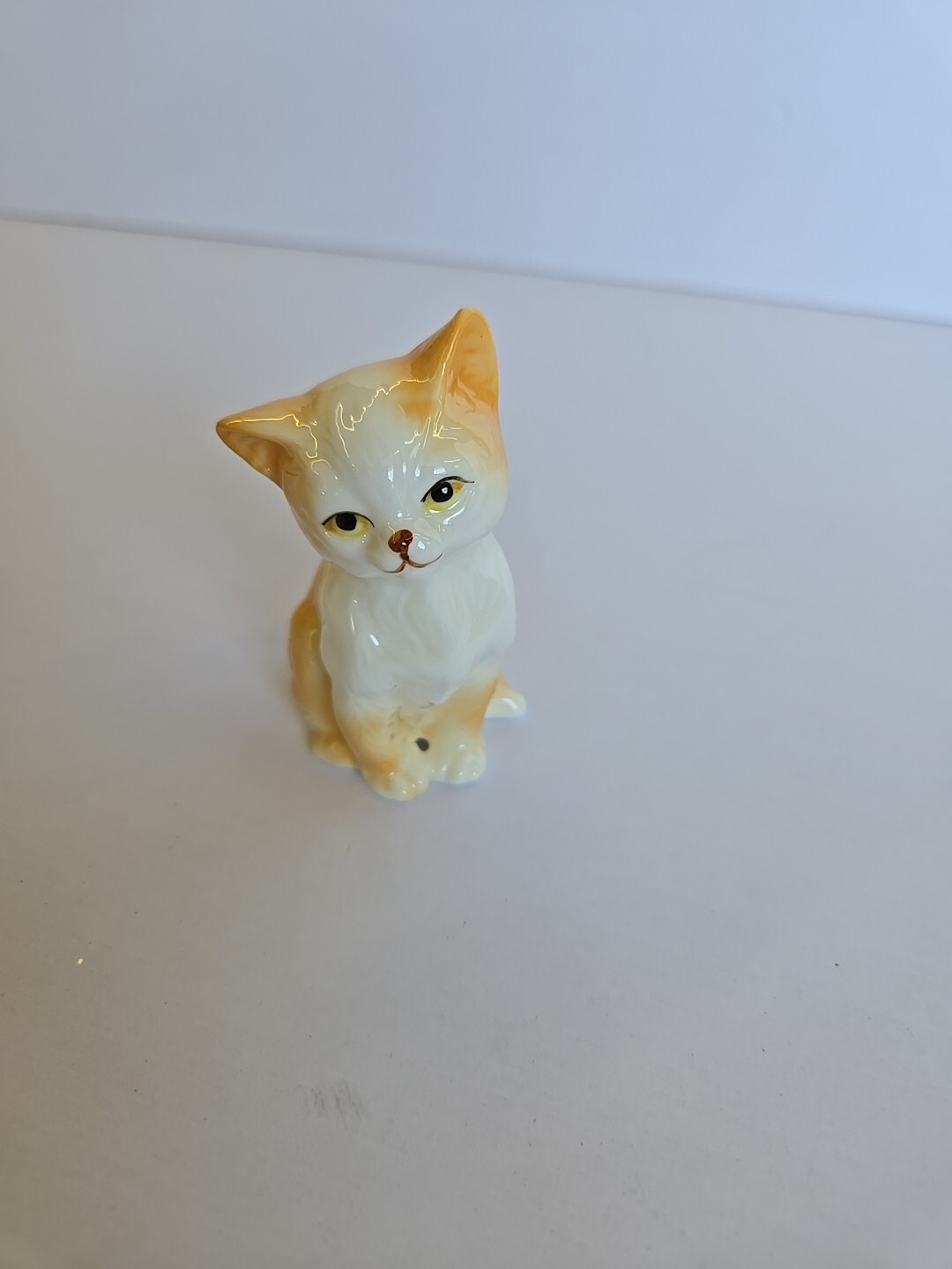 Danbury Mint Cats of Character Kitten Figurine Sitting Pretty Fine Bone China