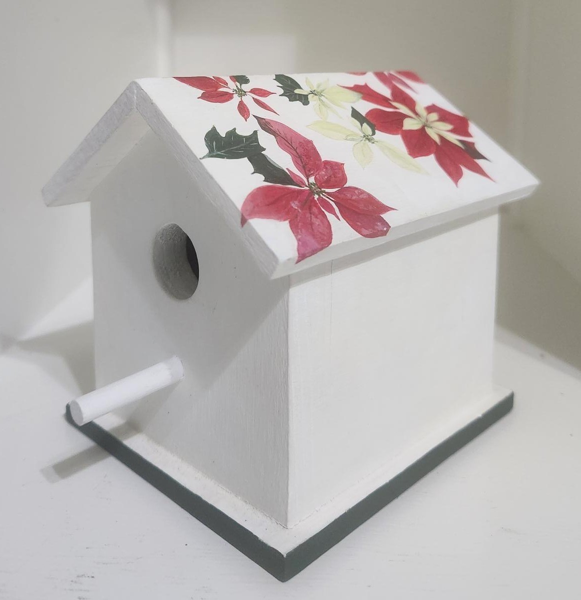 Hand Painted Wooden Birdhouse w/ Christmas Poinsettias 5″ x 4.5″ Inside Decor
