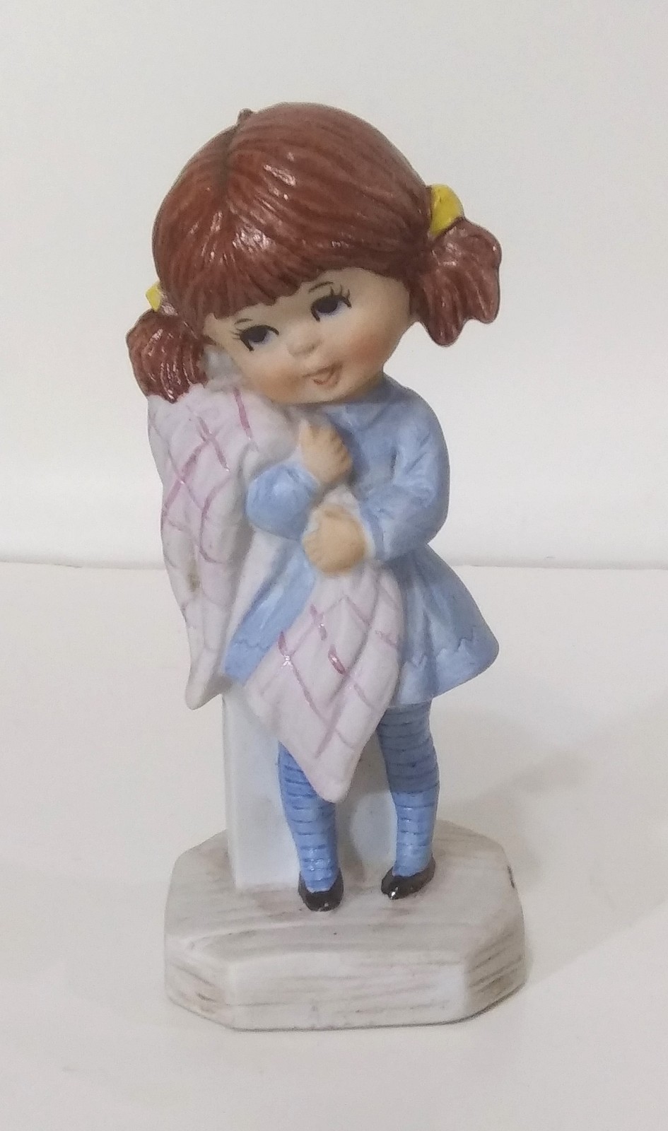 VINTAGE 1971 Porcelain Fran Mar “Moppets” Figurine Young Girl Pigtails Blanket