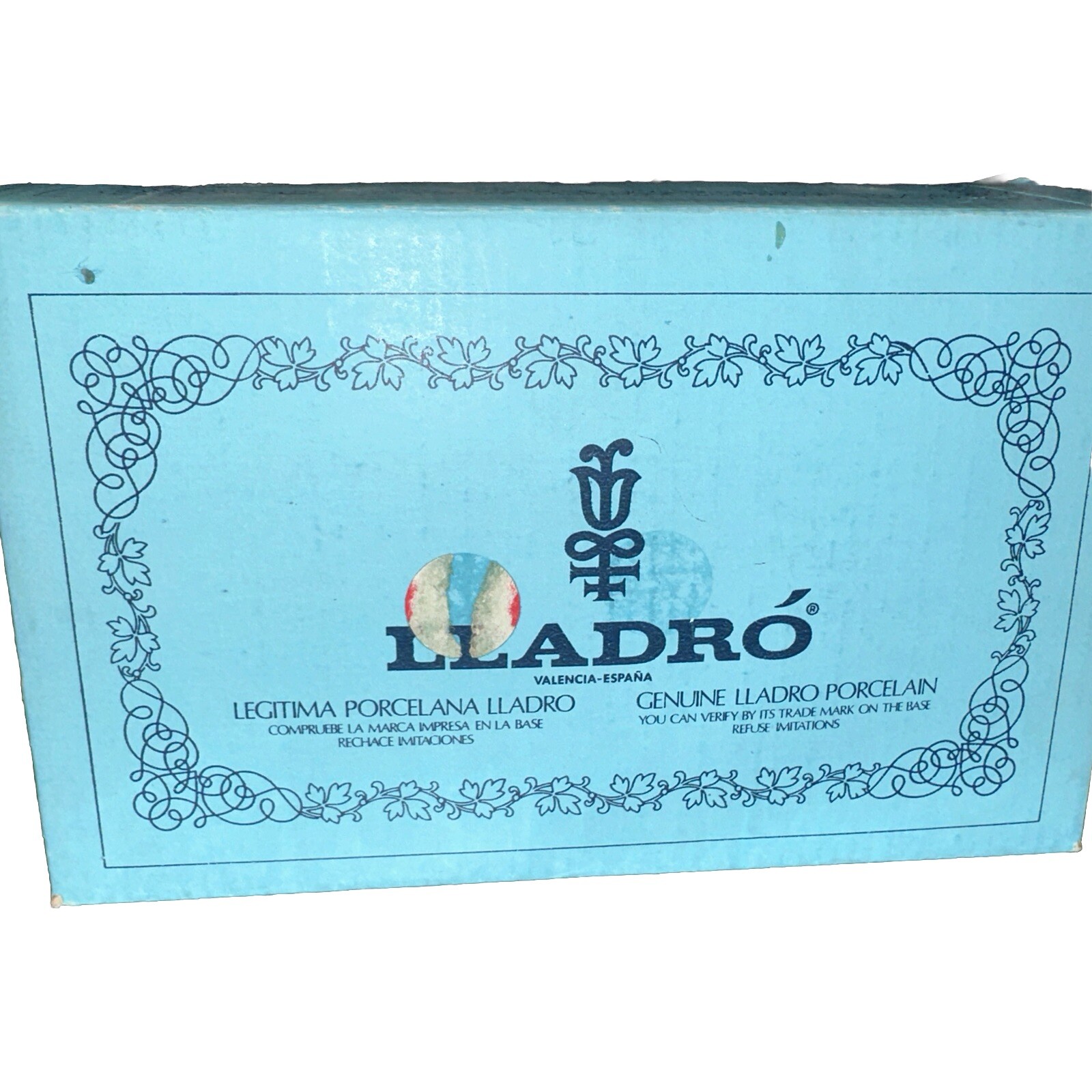 ANGEL LAYING DOWN by Fulgencio Garcia – Lladró #4541 – Retired 2005