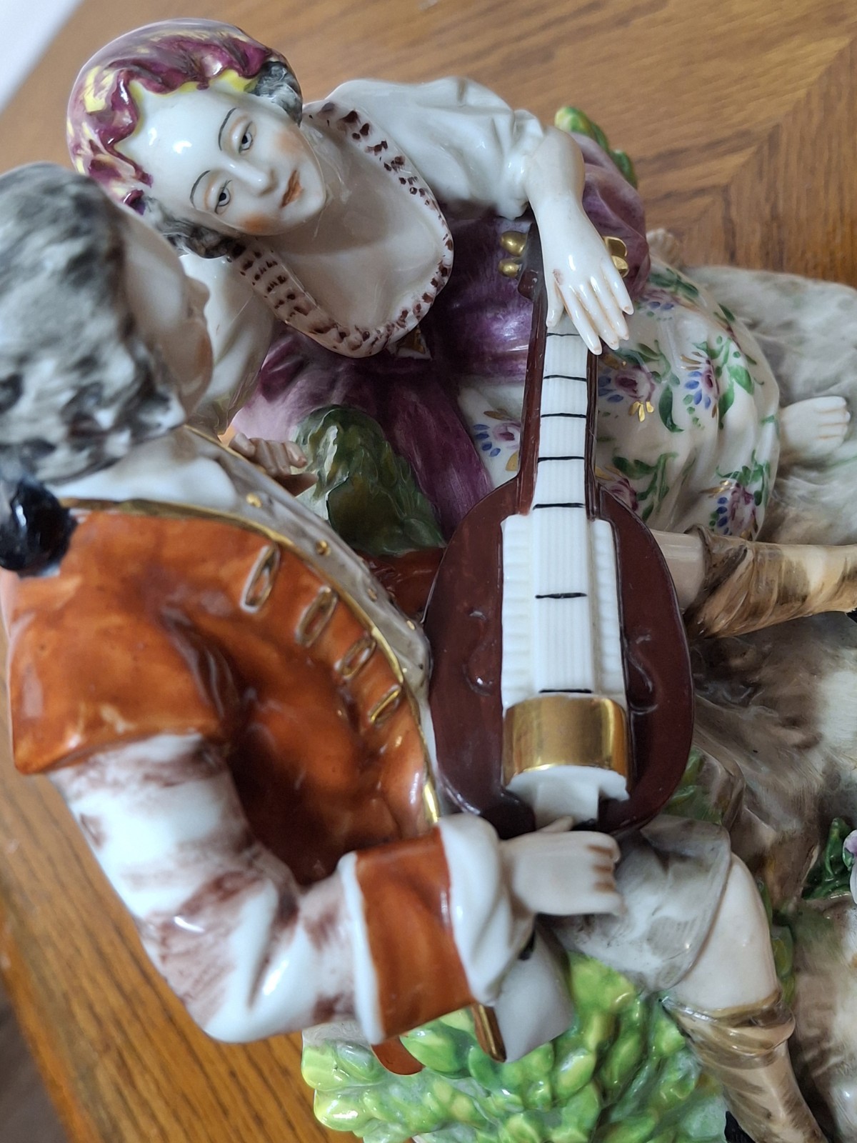 Capodimonte porcelain italy Couple Playing The Hurdy Gurdy Instrument 1611 Stamp