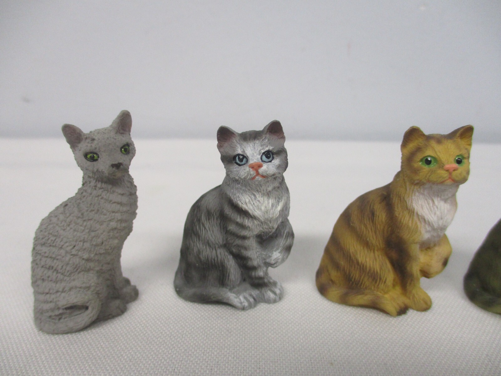 5 1991 & 1996 MINIATURE RESIN SITTING CAT FIGURINES ~ 1 3/4″