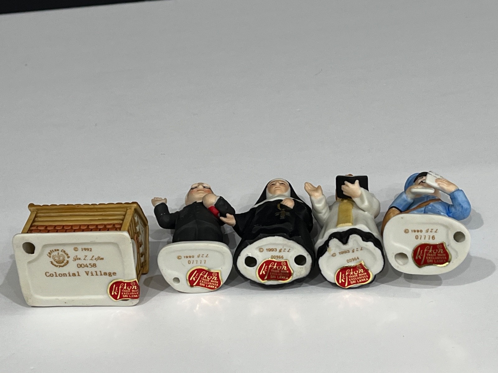 5 PERFECT LEFTON COLONIAL VILLAGE FIGURES REVEREND NUN PRIEST POSTMAN DOG HOUSE