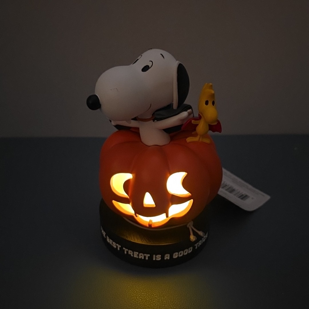 Hallmark Peanuts Snoopy Halloween Figurine Light-up ‘Good Trick’ New 2024